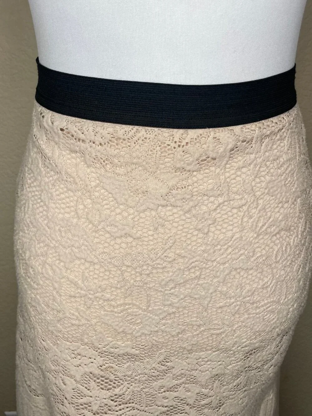 H&M Coquette Balletcore Floral Lace Midi Skirt Nude Beige Black Waistband Size L